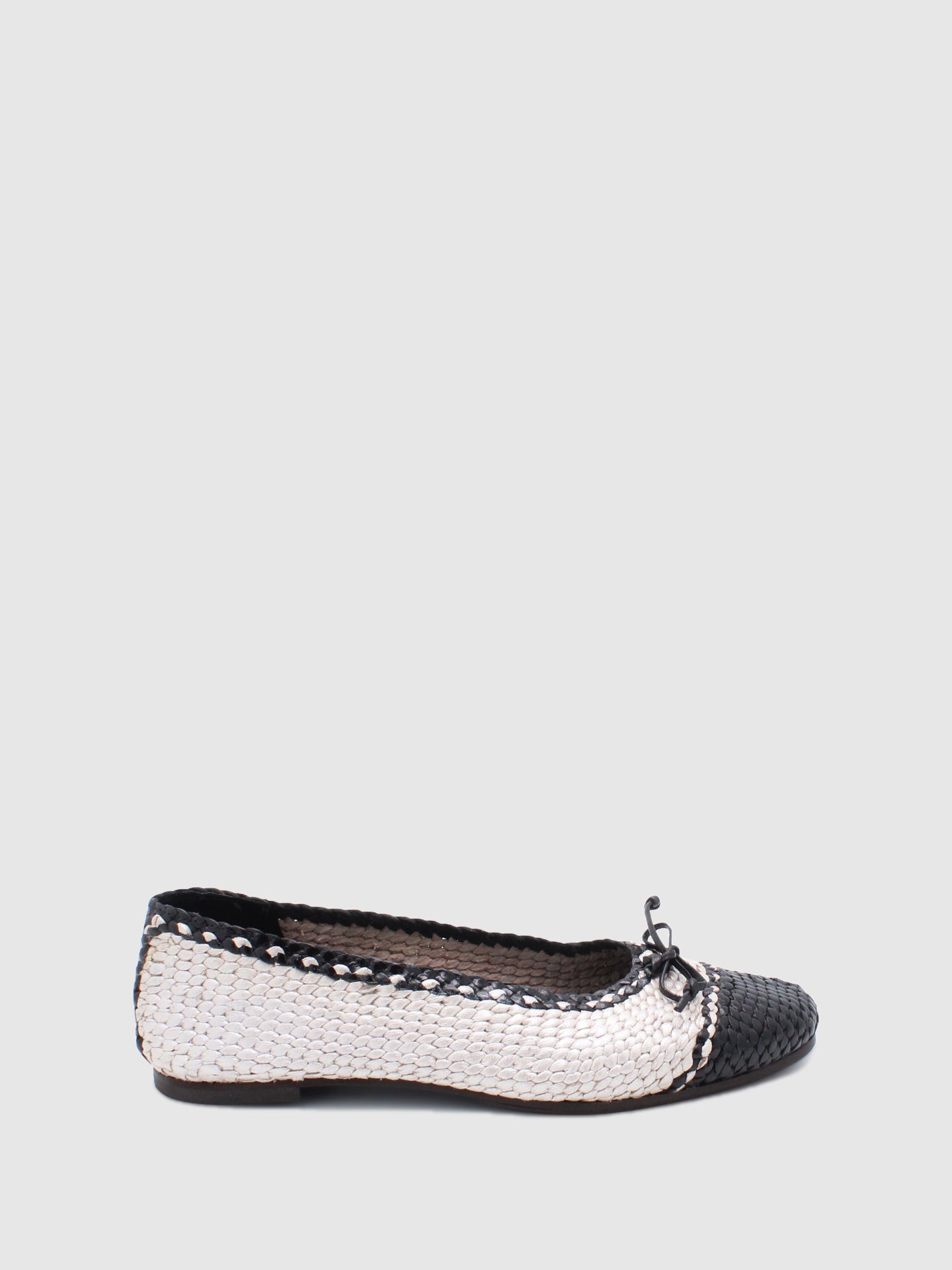 JJ Heitor Beige/Black Classic Loafers