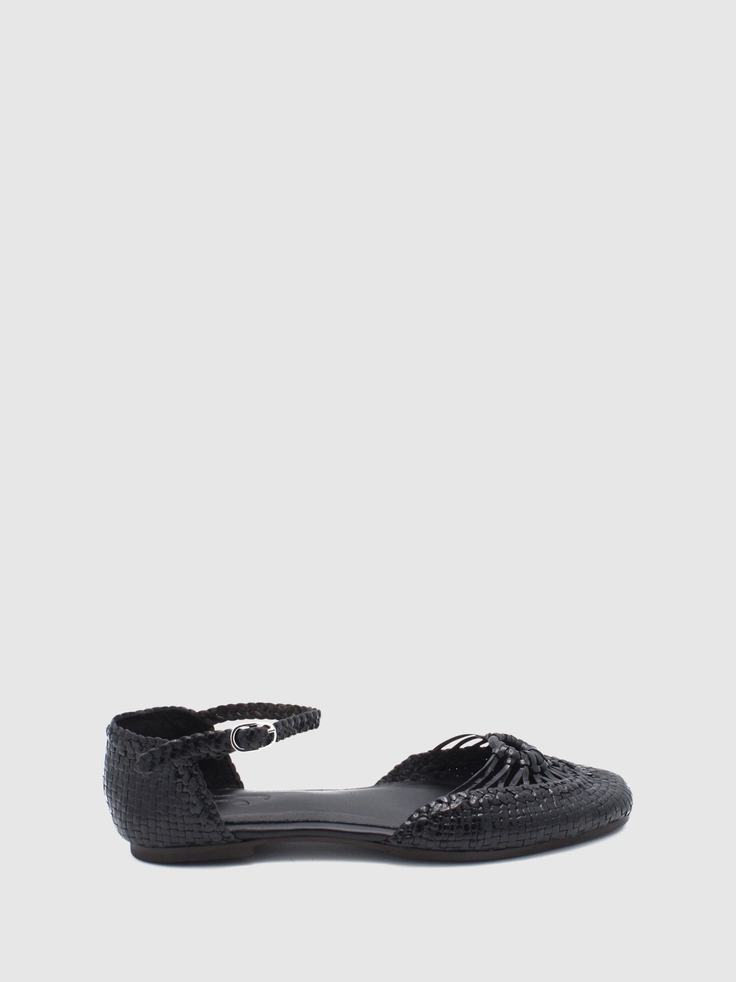JJ Heitor Black Round Toe Sandals