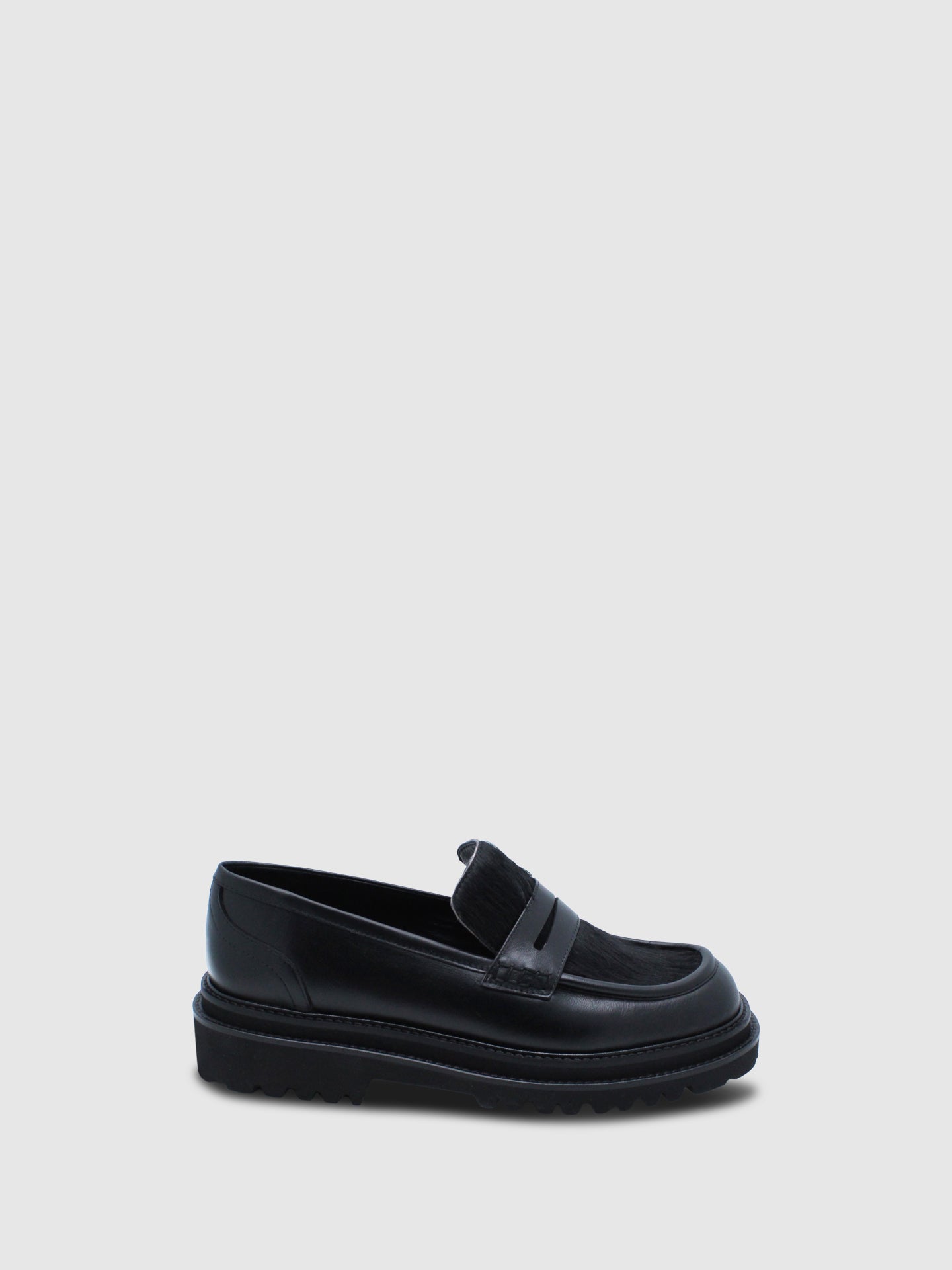 JJ Heitor Loafers Clássicos em Preto