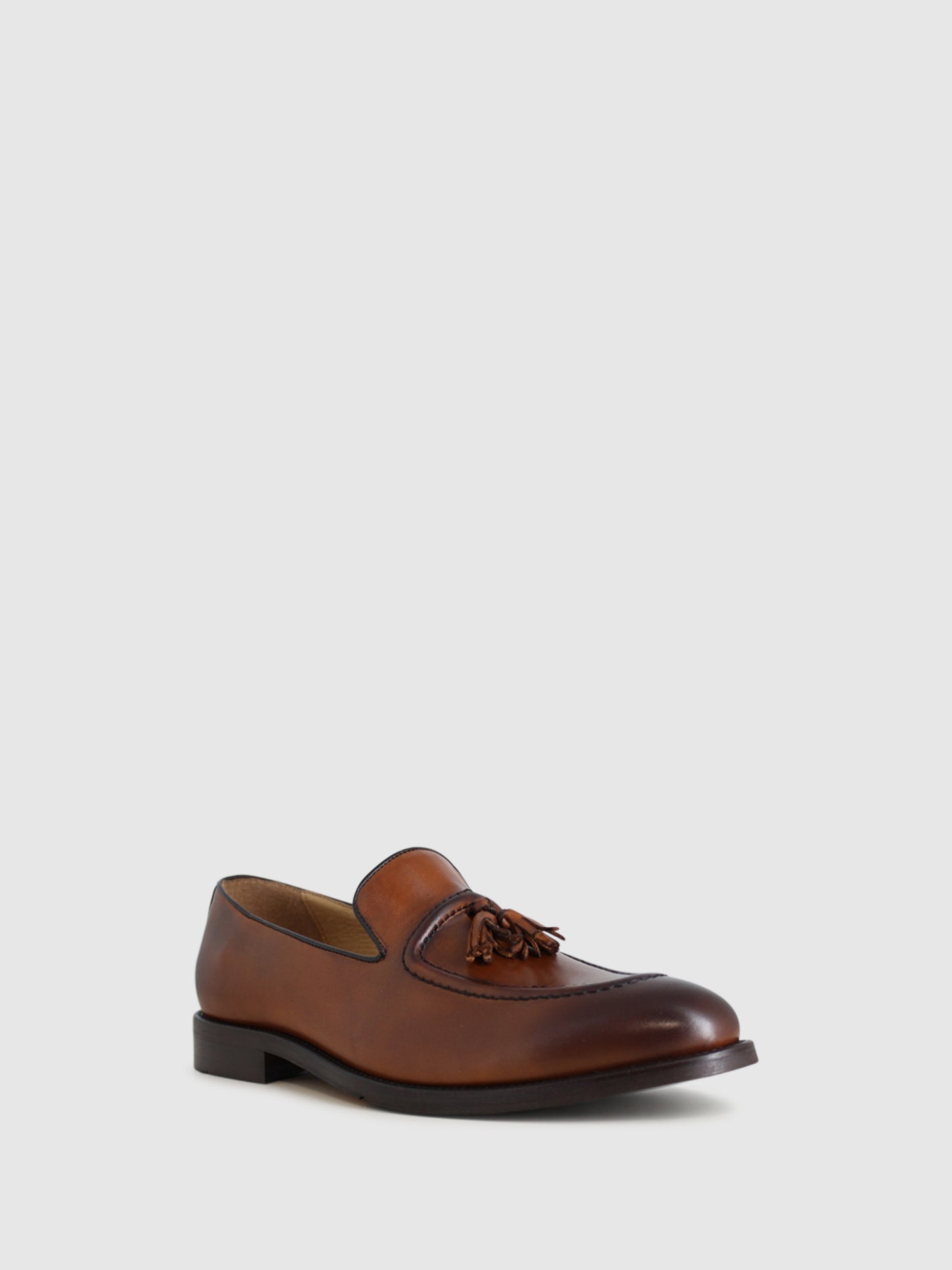 Foreva Loafers com Ponta Redonda em Camel