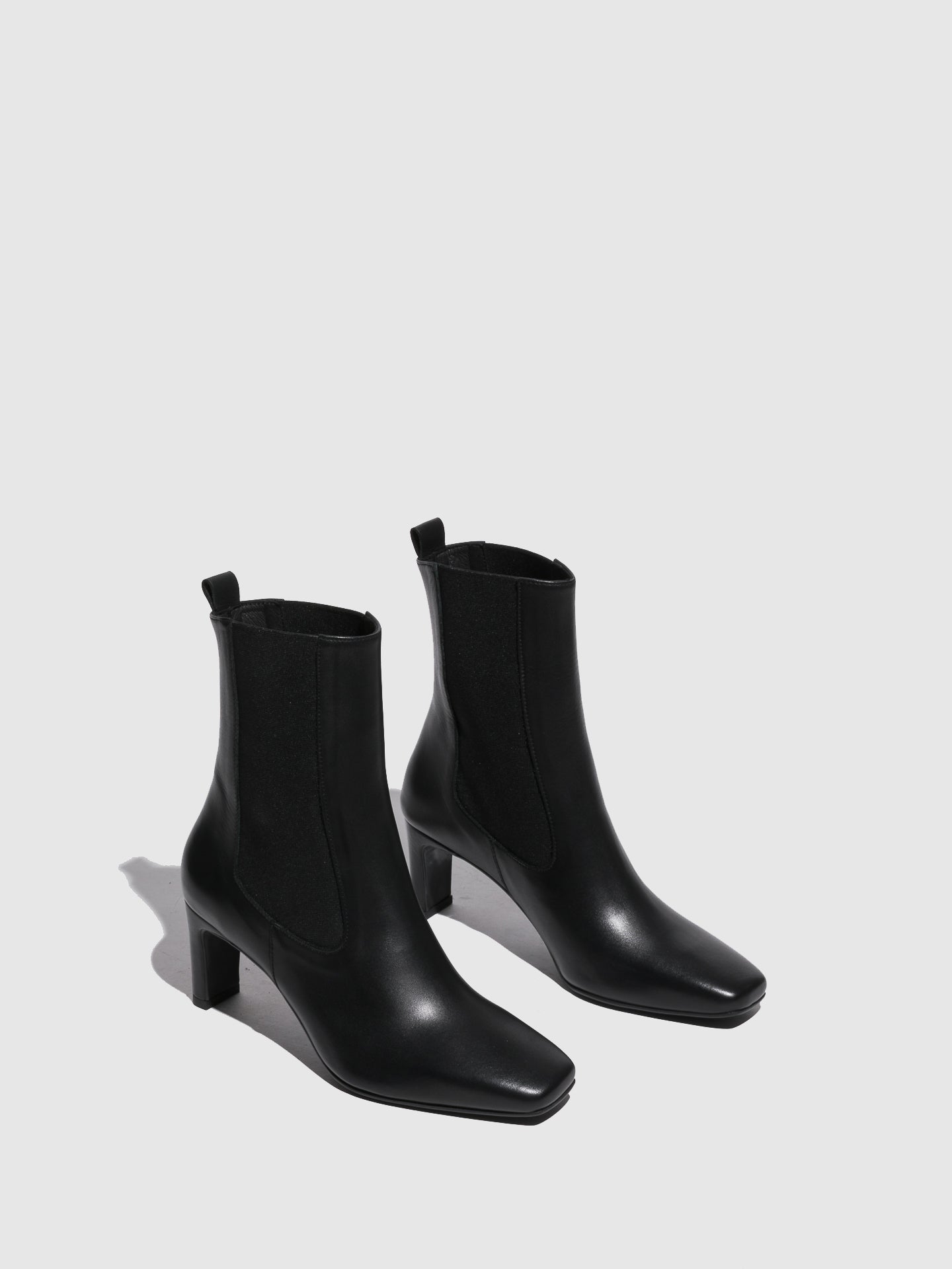 Foreva Botas com Ponta Quadrada em Preto
