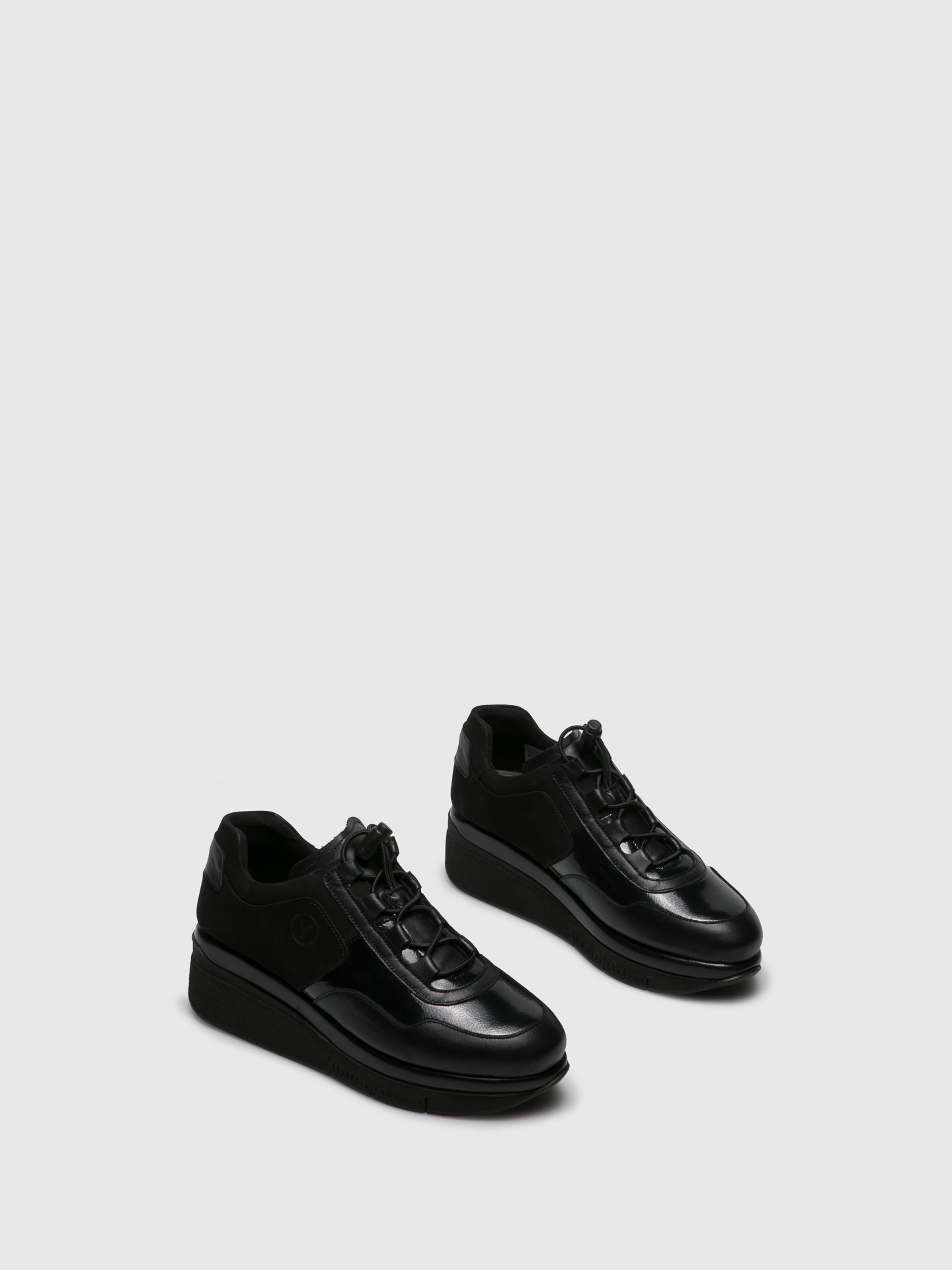 Saydo Sapatos com Cunha em Preto
